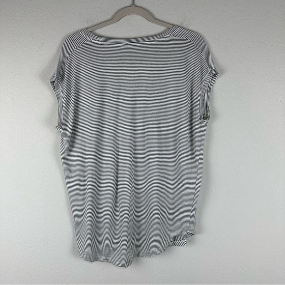Athleta White Black Striped Cloudlight Stratus Short Sleeve Tee Size Medium - Picture 3 of 6